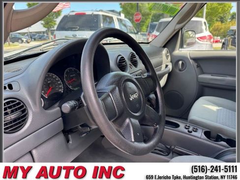 Used 2006 Jeep Liberty Sport w/ Off Road Group AWD/4WD image 21