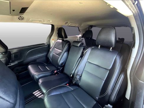 Certified 2020 Toyota Sienna SE Premium image 19