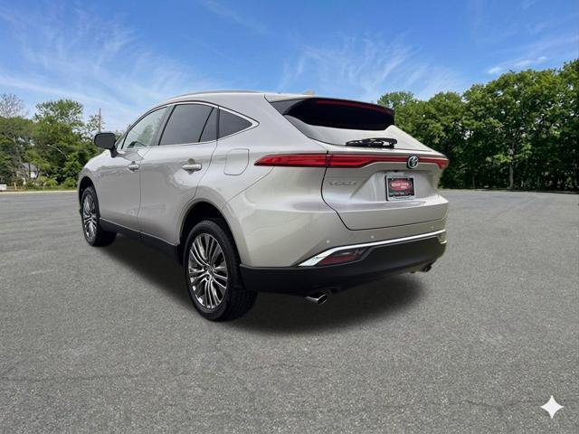 Used 2024 Toyota Venza XLE AWD/4WD image 6