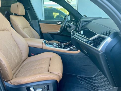 Used 2023 BMW X7 xDrive40i w/ M Sport Package image 15