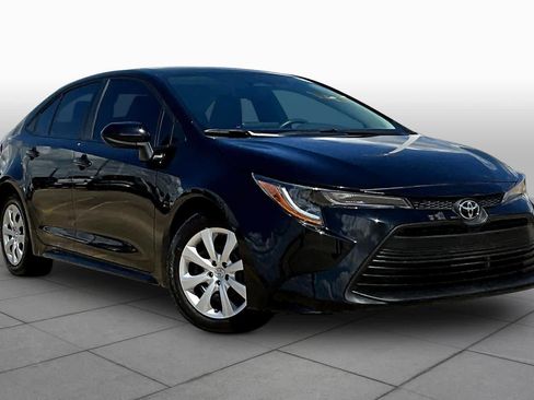 Used 2024 Toyota Corolla LE image 3