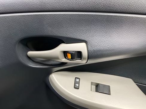 Used 2012 Toyota Corolla S FWD image 27