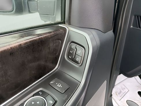 Used 2023 Ford F350 Lariat w/ Chrome Package image 21