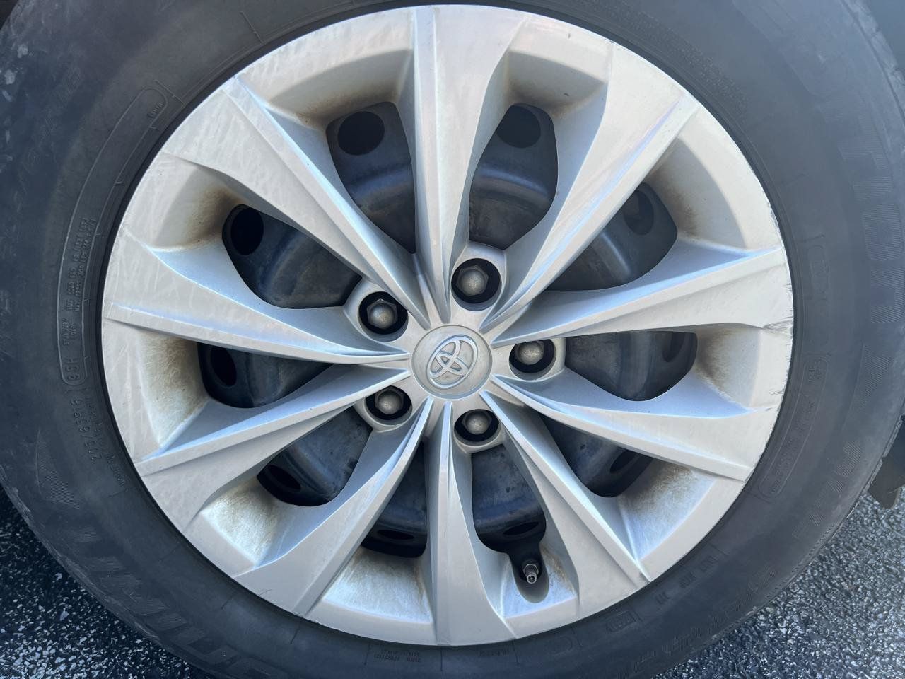 Used 2017 Toyota Camry LE FWD image 17