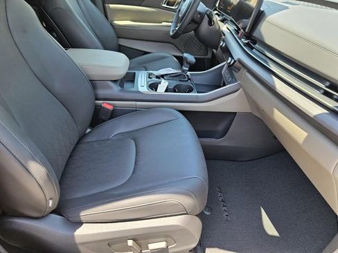 New 2026 Kia Carnival EX FWD image 11