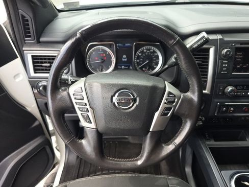 Used 2019 Nissan Titan SV w/ SV Convenience Package AWD/4WD image 17