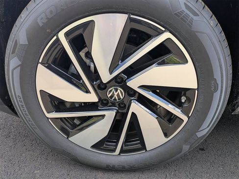 New 2025 Volkswagen Atlas SEL image 9