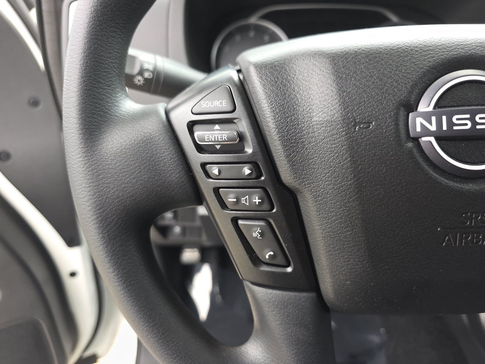 Used 2025 Nissan Frontier SV RWD image 14