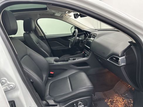 Used 2020 Jaguar F-PACE Premium image 27