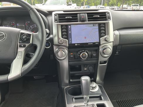 Used 2022 Toyota 4Runner SR5 Premium AWD/4WD image 29