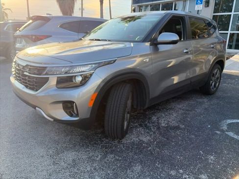 Used 2024 Kia Seltos LX AWD/4WD image 1