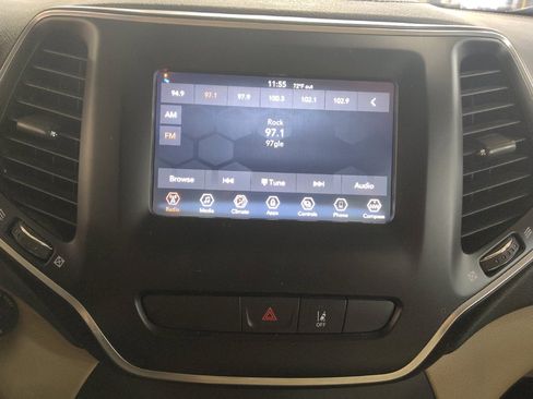 Used 2021 Jeep Cherokee Latitude FWD image 25