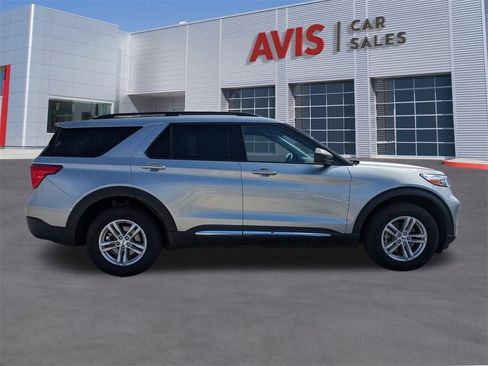 Used 2023 Ford Explorer XLT w/ Equipment Group 202A image 5