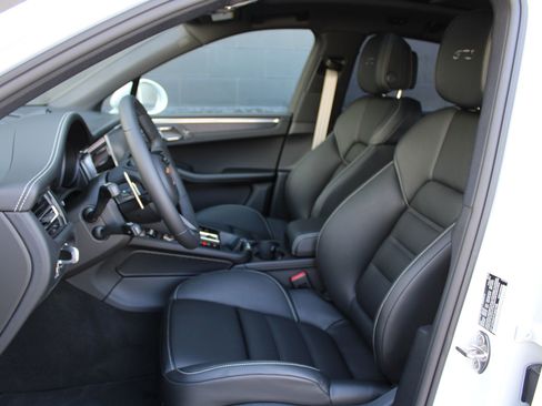 New 2026 Porsche Macan GTS image 5