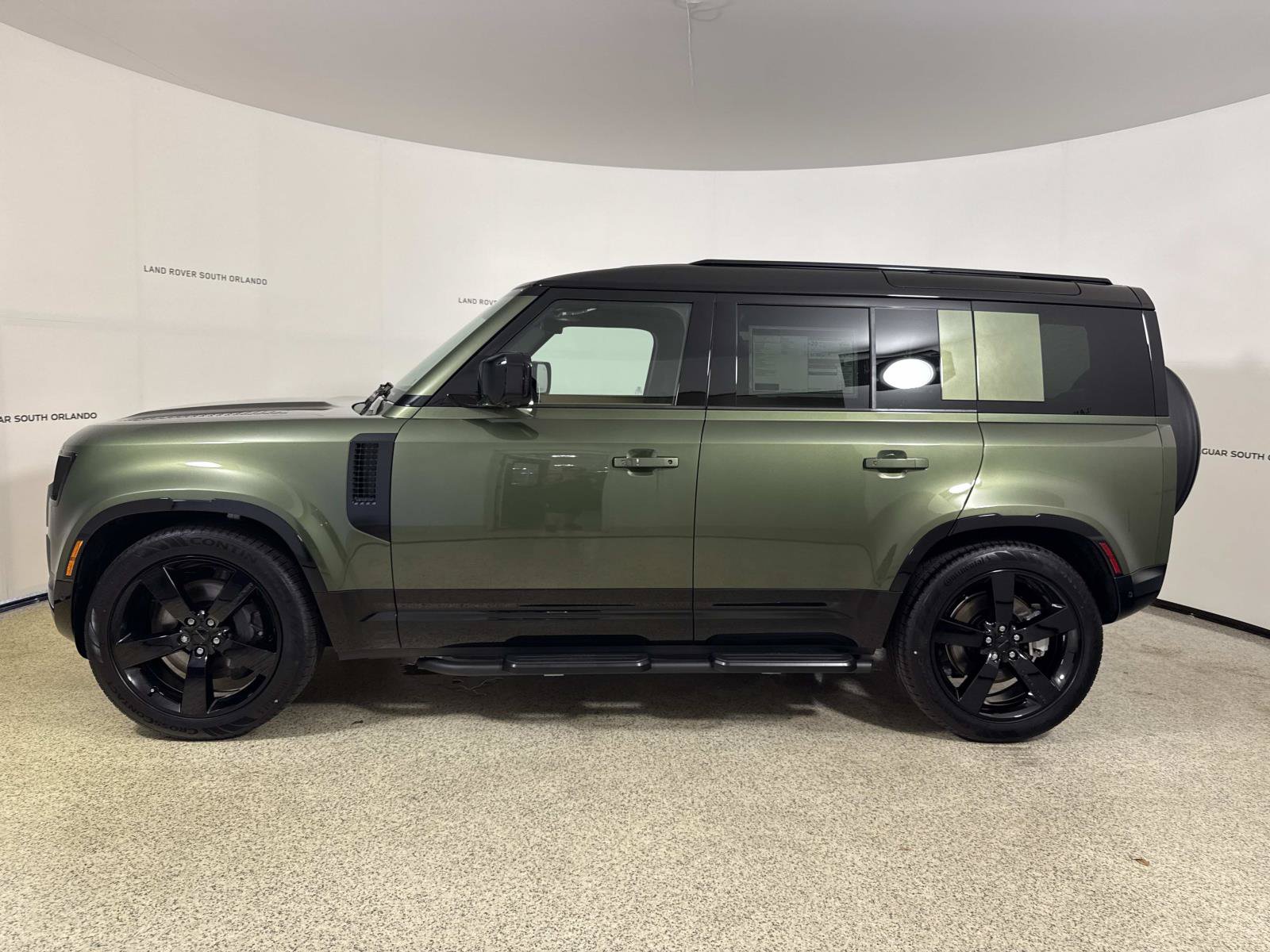 New 2026 Land Rover Defender 110 X-Dynamic SE AWD/4WD image 2