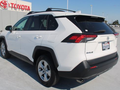 Used 2020 Toyota RAV4 XLE w/ Carpet Mat Package FWD image 5