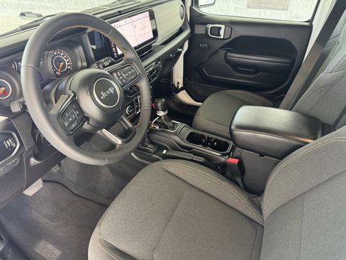 Used 2024 Jeep Wrangler Unlimited Sport AWD/4WD image 9
