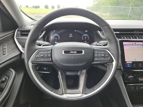 Used 2023 Jeep Grand Cherokee Limited RWD image 20