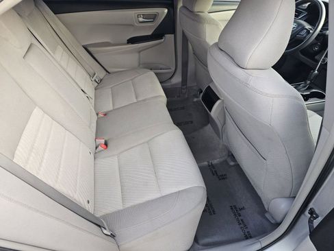 Used 2015 Toyota Camry LE image 5