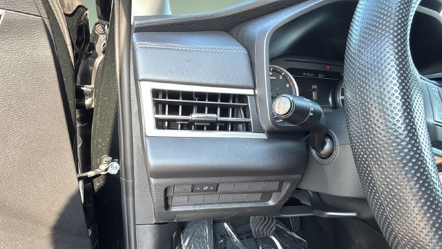Used 2025 Mitsubishi Outlander ES FWD image 21