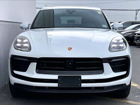 Certified 2026 Porsche Macan AWD/4WD image 8