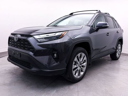 Used 2023 Toyota RAV4 XLE Premium image 12