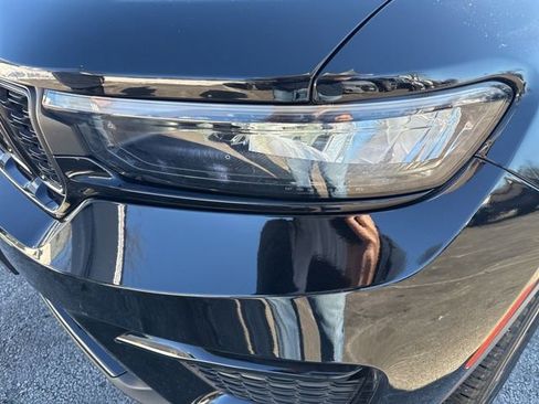 Used 2023 Jeep Grand Cherokee Limited w/ Black Appearance Package image 26