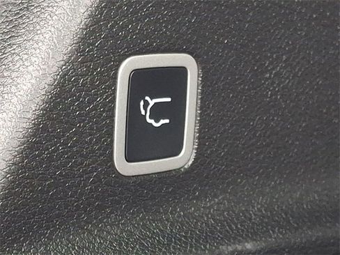 Used 2025 Chrysler Pacifica Select image 31