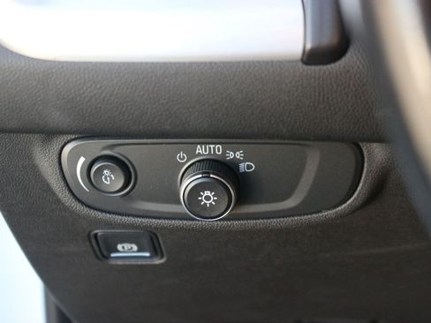 Used 2020 GMC Terrain SLE FWD image 29
