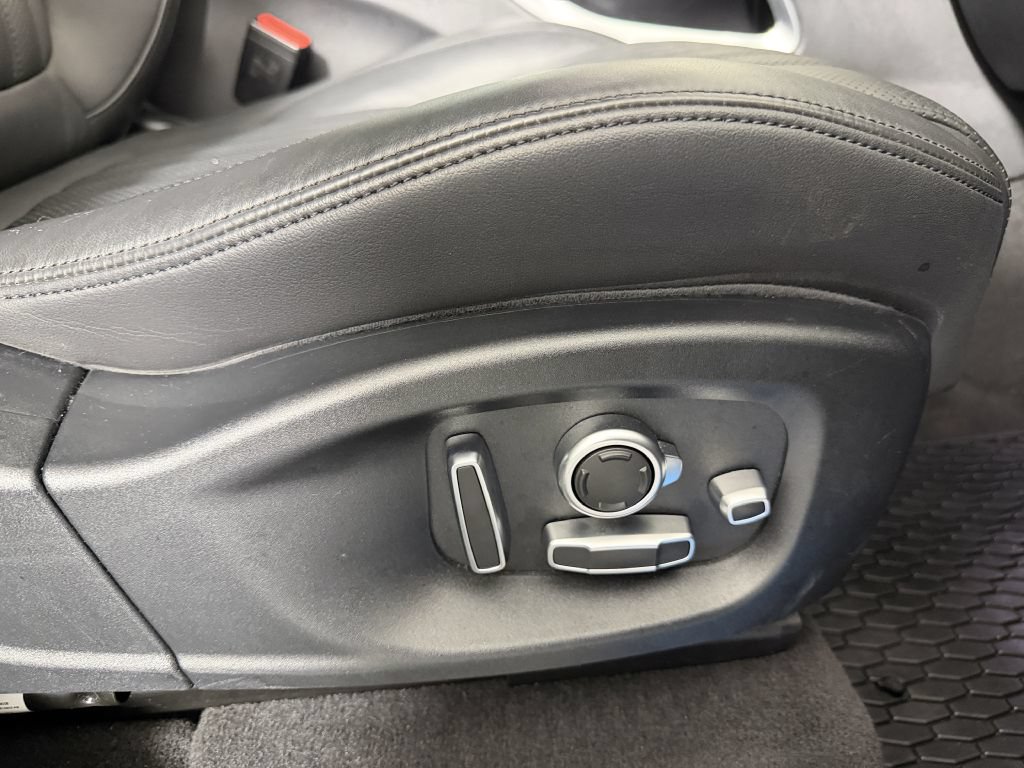 Used 2019 Jaguar F-PACE Portfolio AWD/4WD image 49