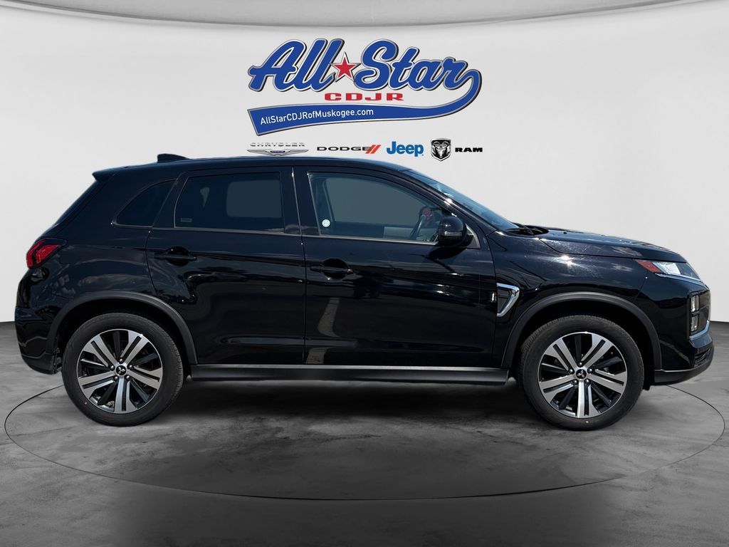 Used 2025 Mitsubishi Outlander Sport SE AWD/4WD image 4