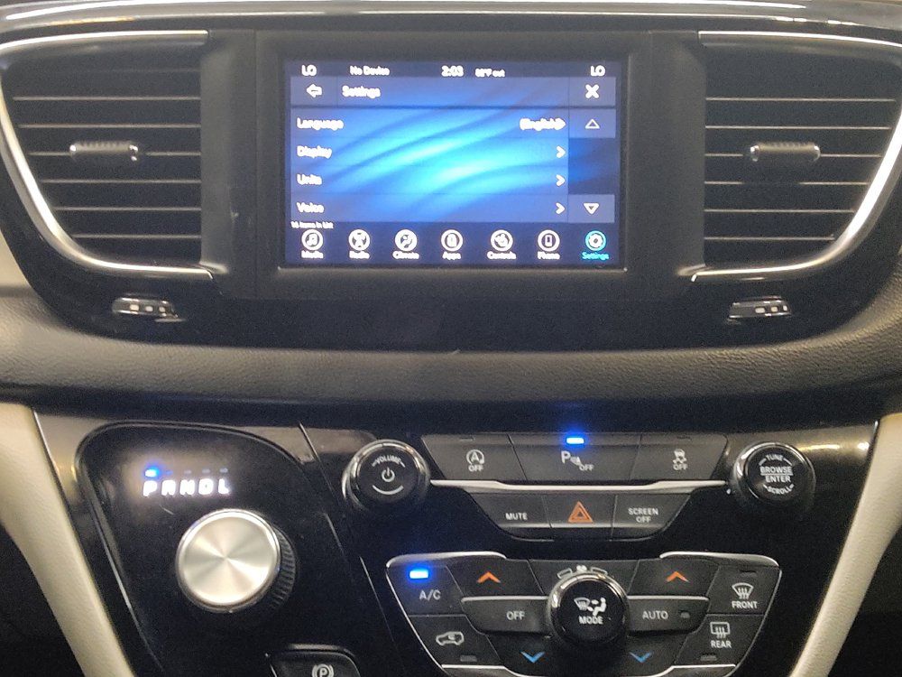 Used 2020 Chrysler Pacifica Touring-L FWD image 25