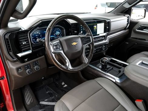 Used 2022 Chevrolet Silverado 1500 LTZ w/ LTZ Premium Package AWD/4WD image 2