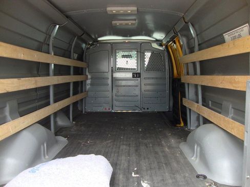 Used 2018 GMC Savana 2500 Extended w/ Driver Convenience Package image 3