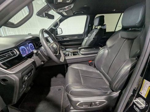 Certified 2022 Jeep Wagoneer Series II w/ Rear Seat Video Group 1 AWD/4WD image 10