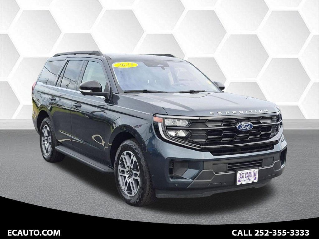 Used 2025 Ford Expedition Active AWD/4WD image 1