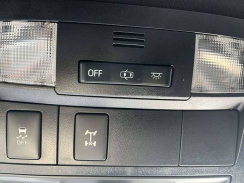 Used 2018 Toyota Tacoma TRD Off-Road AWD/4WD image 33