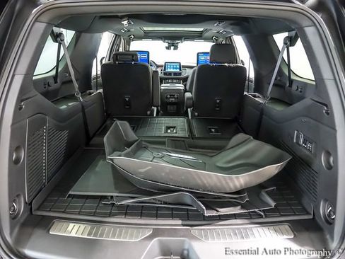 Used 2024 Chevrolet Suburban High Country AWD/4WD image 24