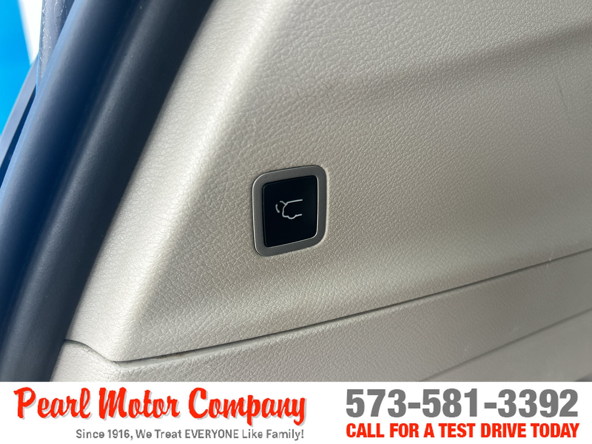 Used 2024 Chrysler Pacifica Touring-L FWD image 24