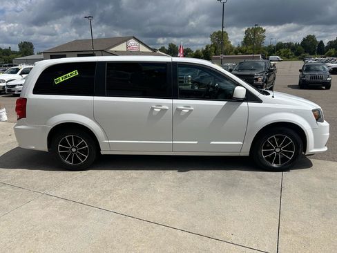 Used 2018 Dodge Grand Caravan SE FWD image 4