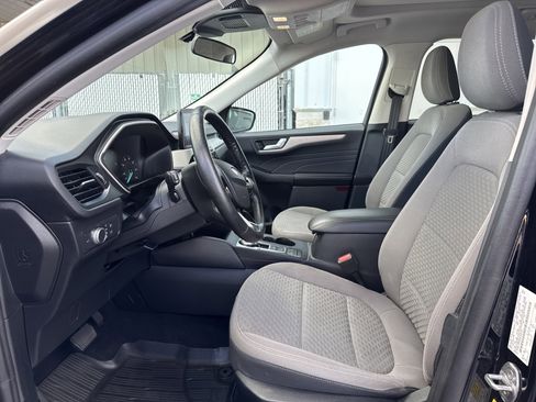 Used 2021 Ford Escape SE w/ SE Sport Appearance Package image 18