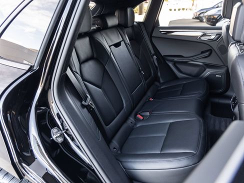 Certified 2026 Porsche Macan AWD/4WD image 38