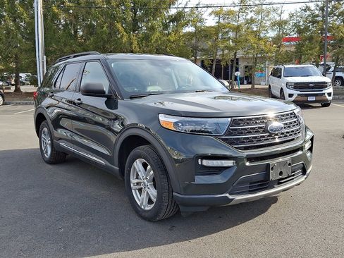 Certified 2022 Ford Explorer XLT w/ Equipment Group 202A image 3