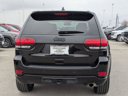 Used 2022 Jeep Grand Cherokee Laredo X image 4