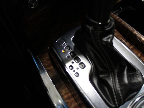 Used 2017 Nissan Armada Platinum image 23