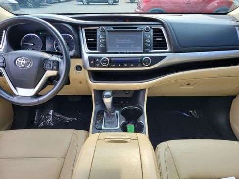 Used 2016 Toyota Highlander XLE AWD/4WD image 9