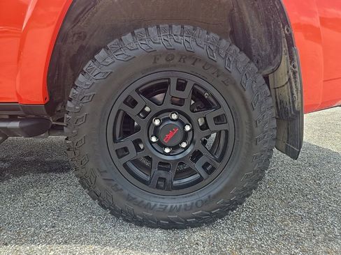 Used 2024 Toyota 4Runner TRD Off-Road Premium w/ Moonroof Package AWD/4WD image 28