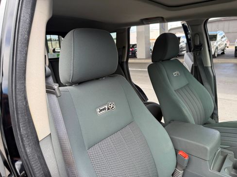 Used 2006 Jeep Grand Cherokee Laredo AWD/4WD image 24