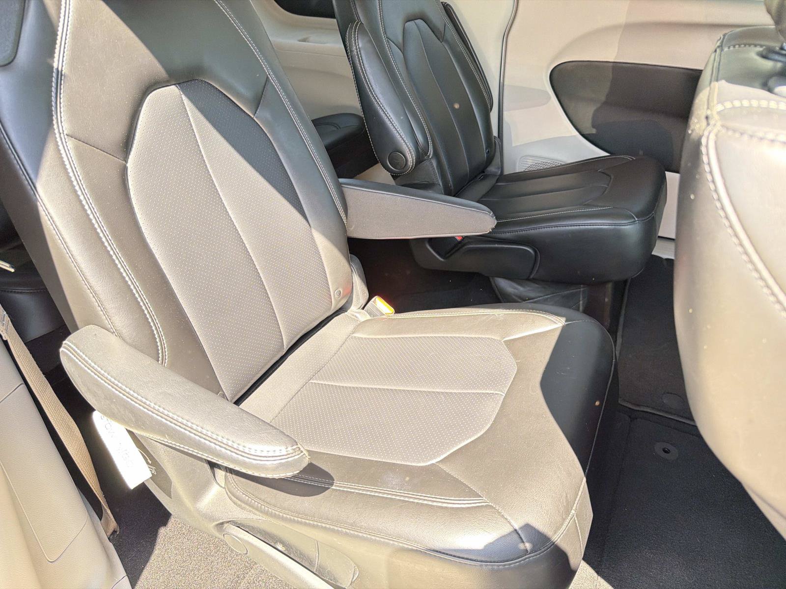 Used 2023 Chrysler Pacifica Touring-L FWD image 22