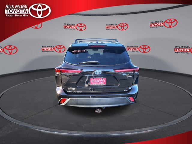 Used 2021 Toyota Highlander XLE AWD/4WD image 7